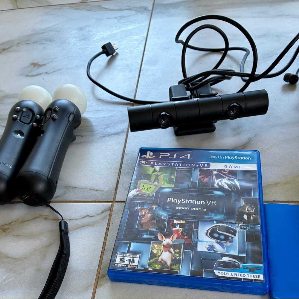 Sony PlayStation VR Headset Bundle - Black and White - Picture 4 of 6